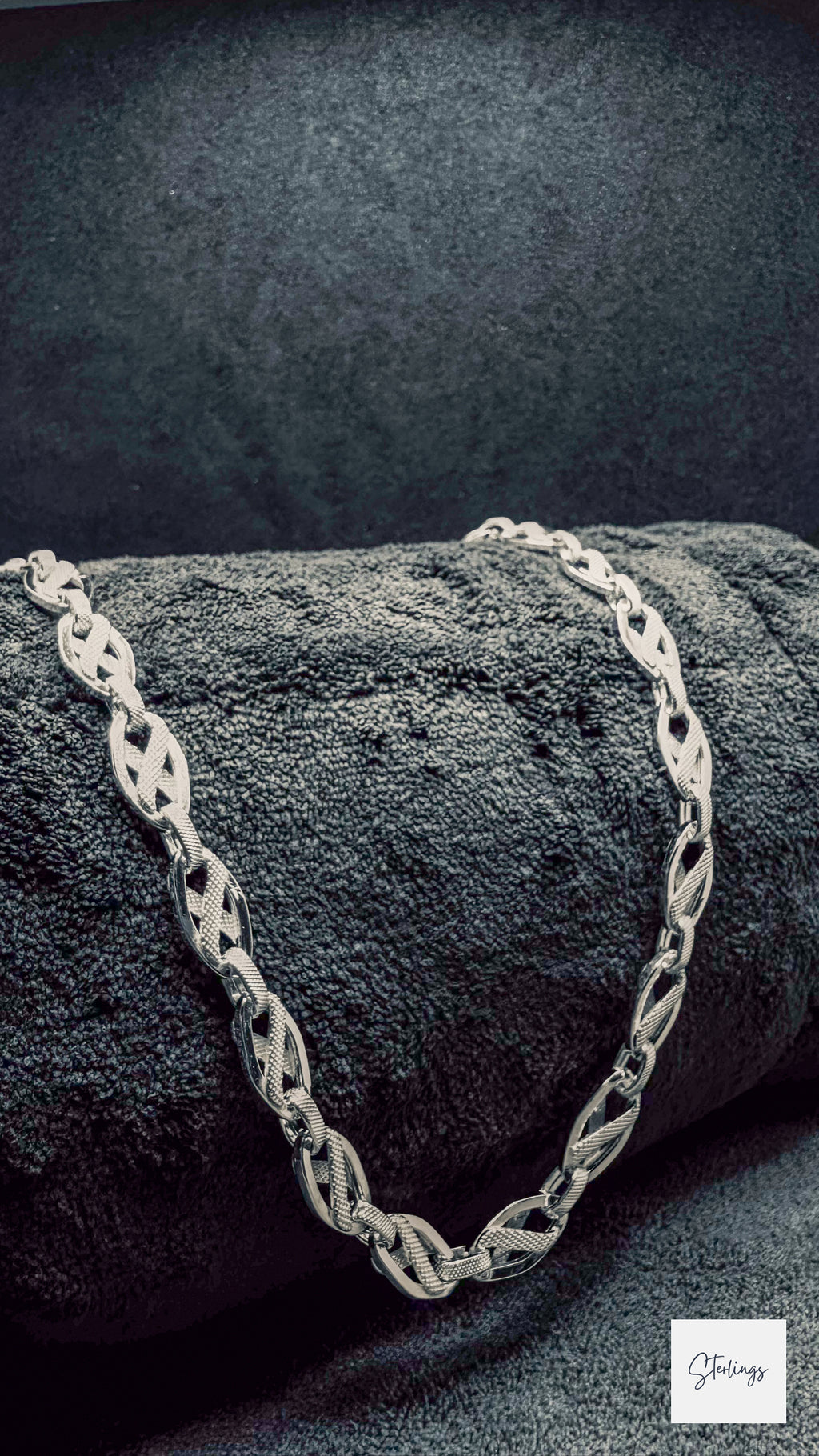 Royal Criss-Cross Chain