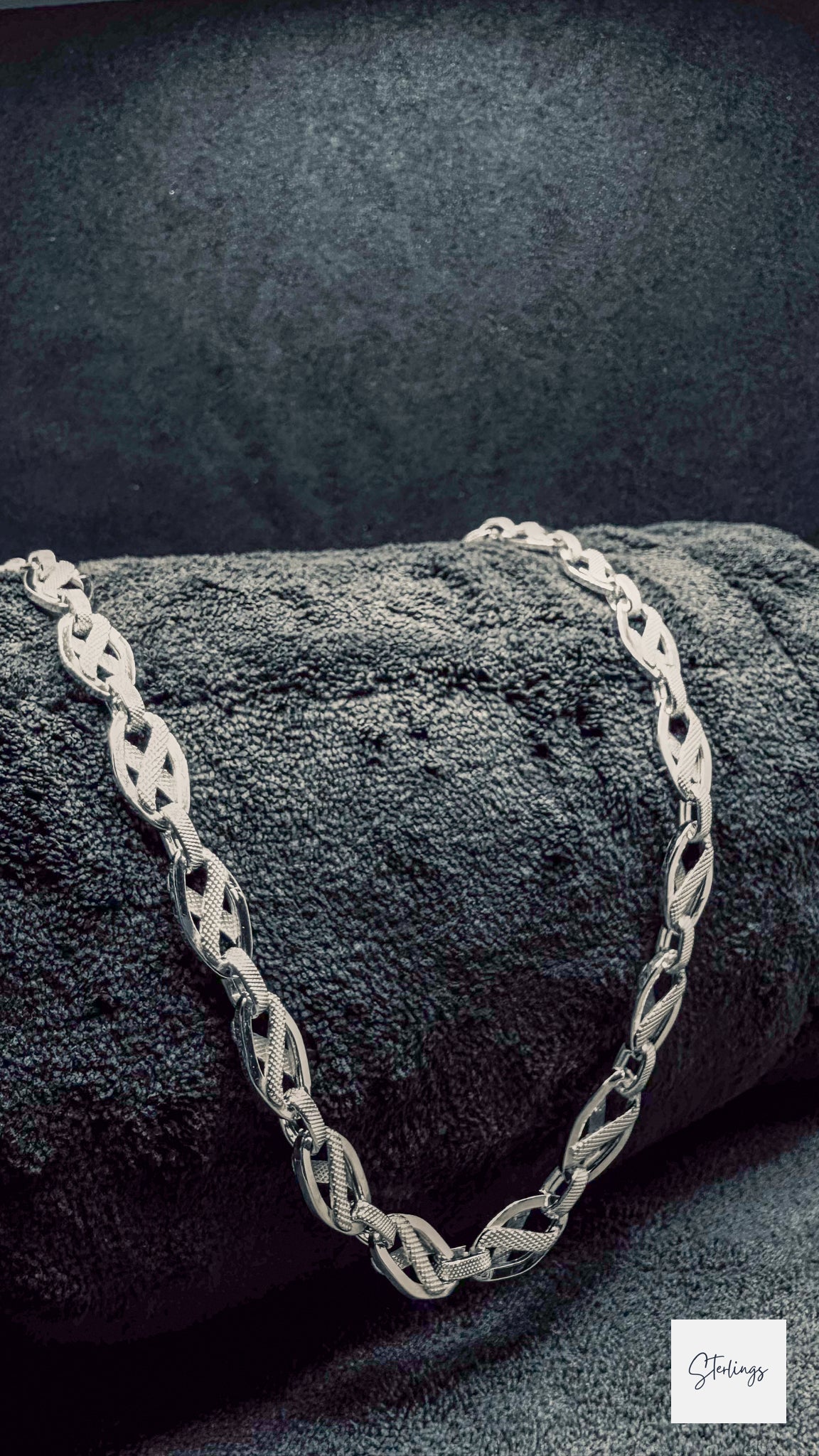 Royal Criss-Cross Chain