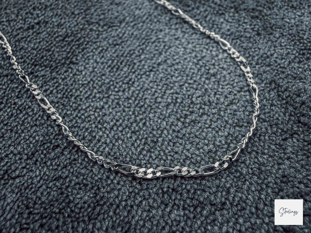 Minimalistt Italian Figaro Chain
