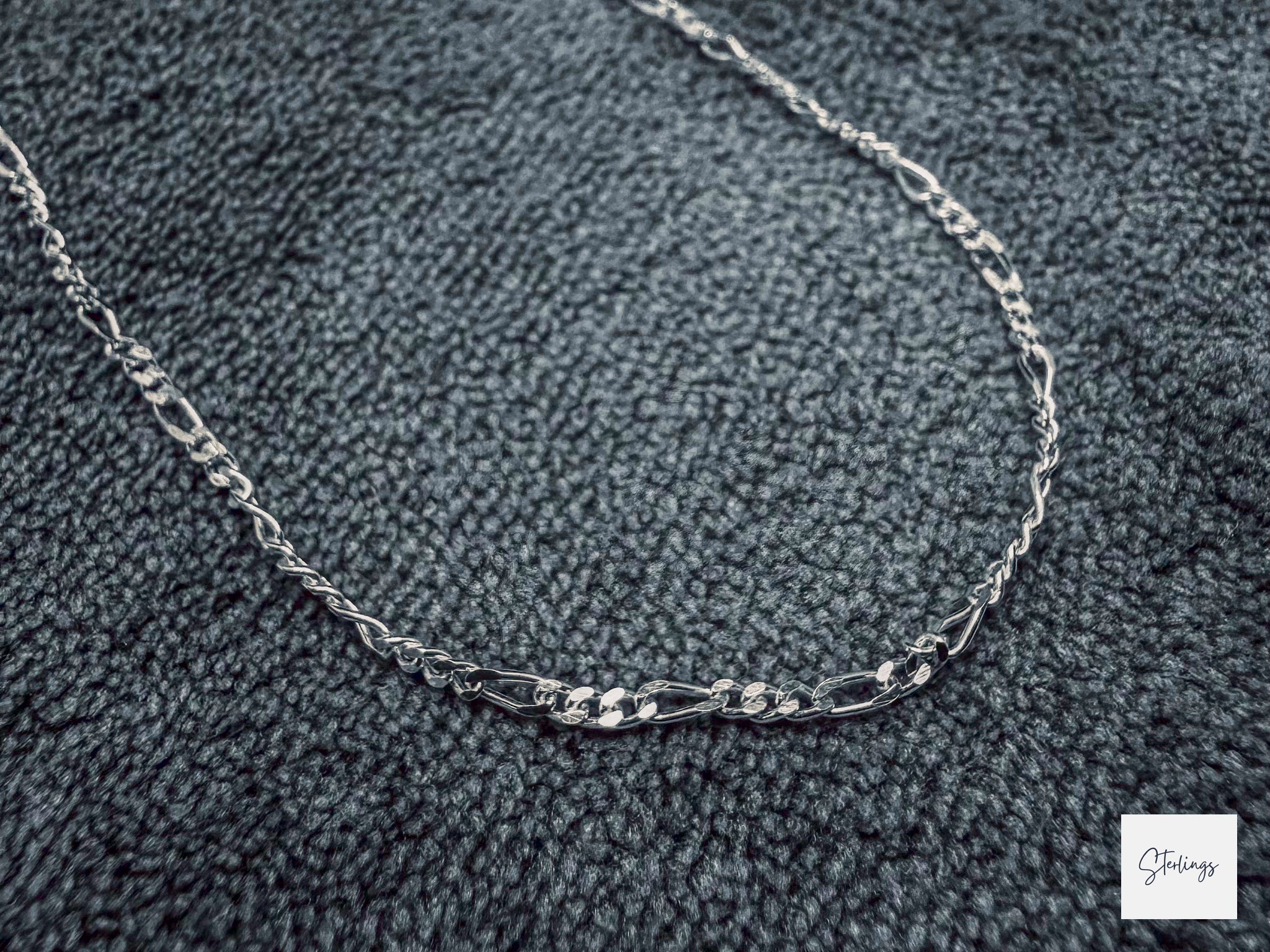 Minimalistt Italian Figaro Chain