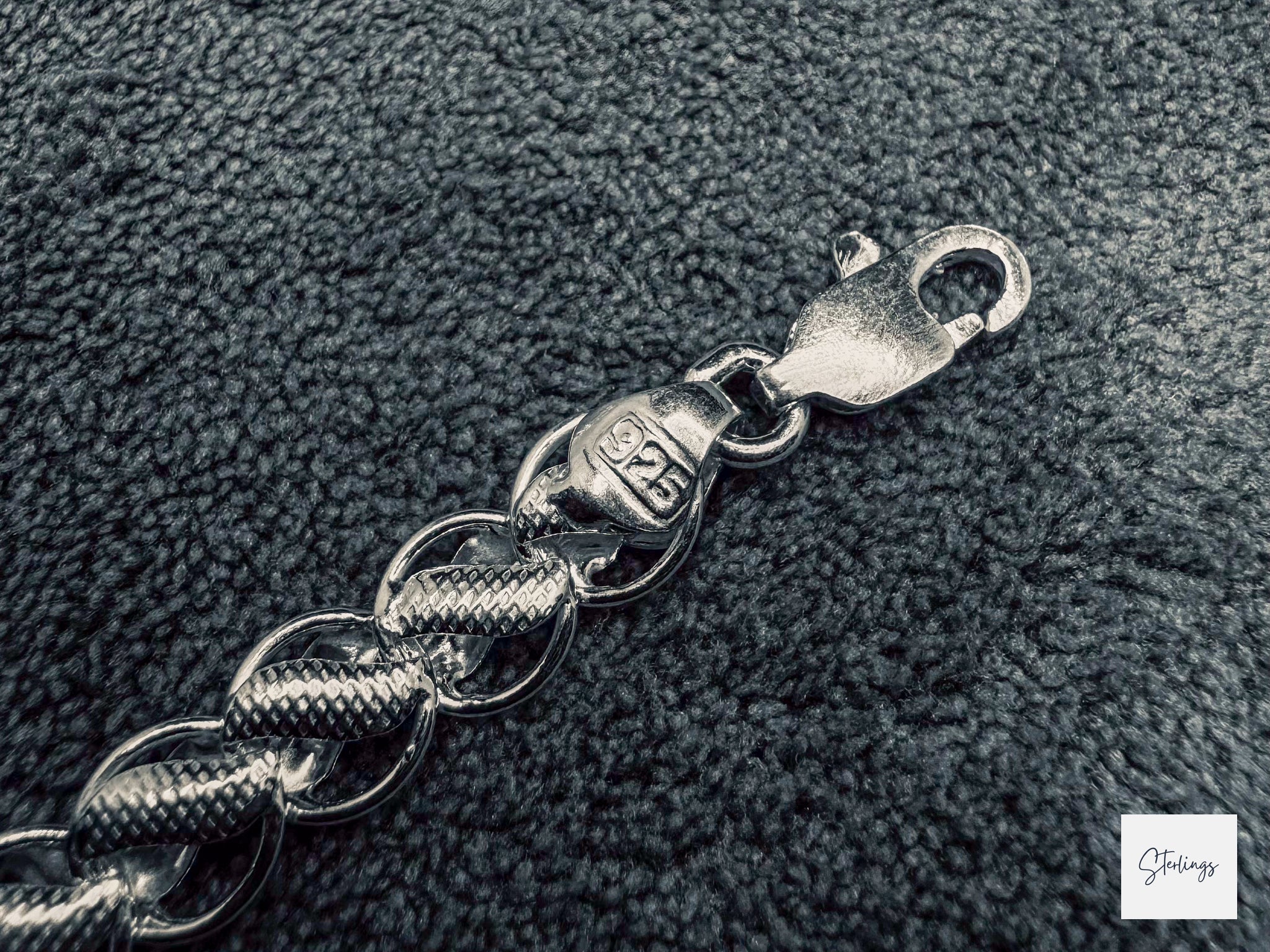 Double-Row Textured Curb Chain