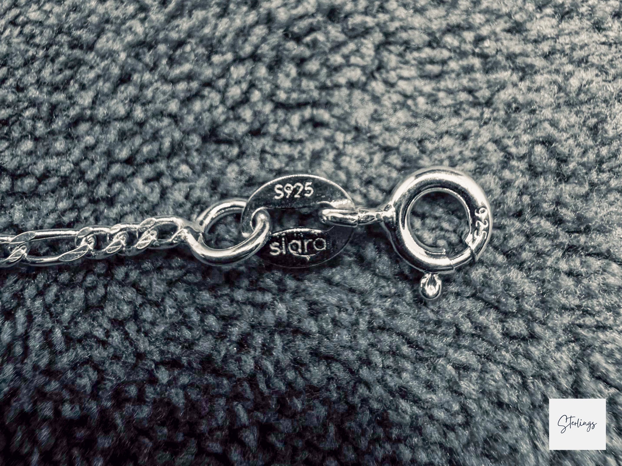 Minimalistt Italian Figaro Chain