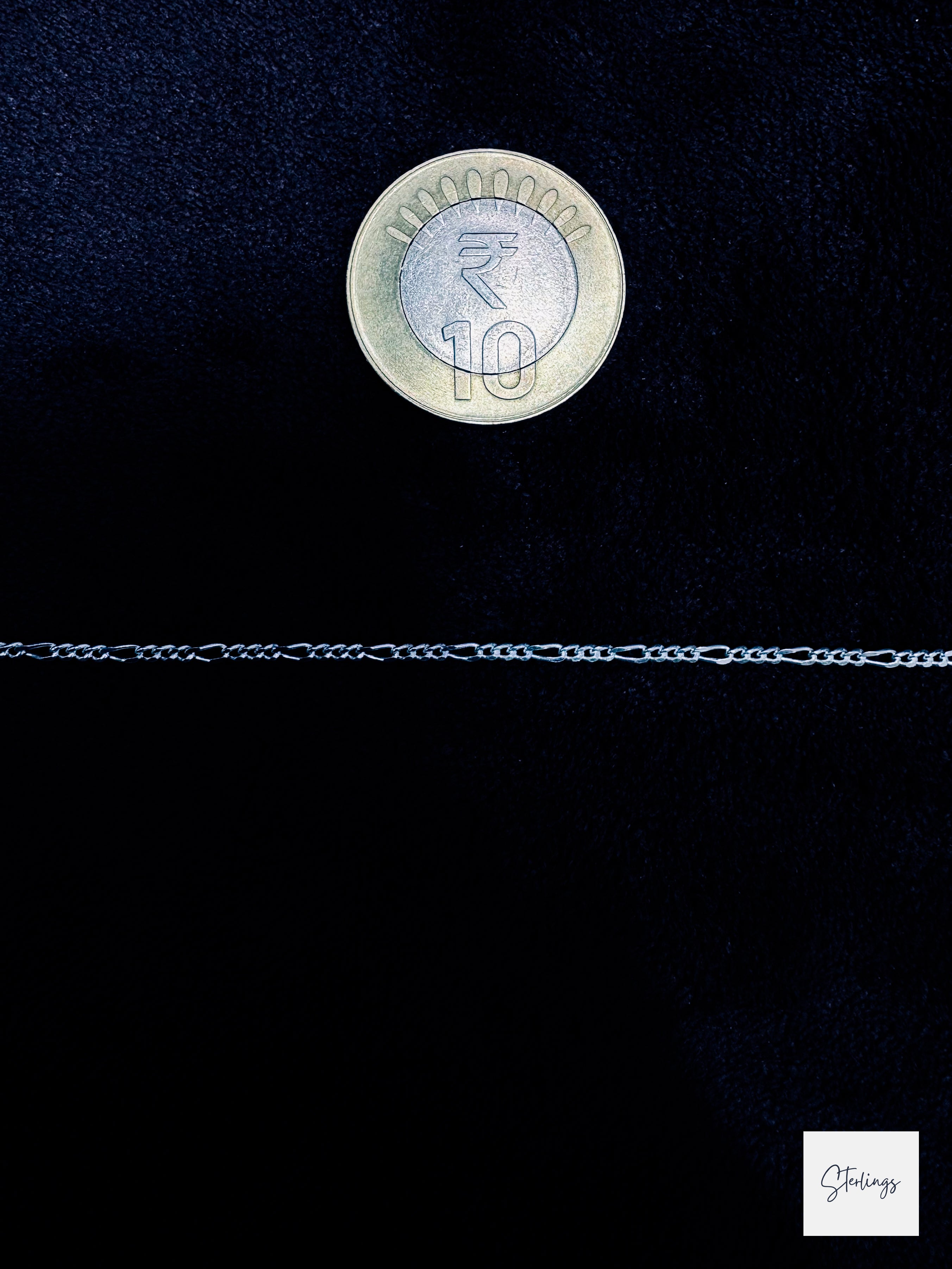 Minimalistt Italian Figaro Chain